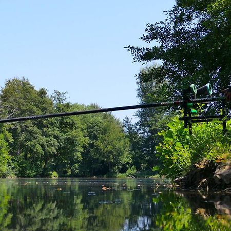 Camping Les Lacs De Courtes Otel Estang Dış mekan fotoğraf
