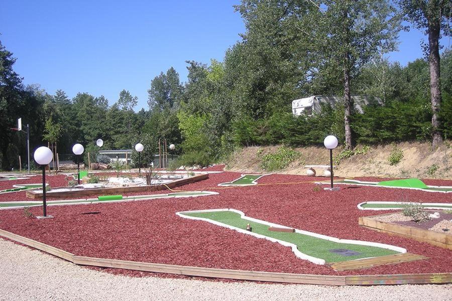 Camping Les Lacs De Courtes Otel Estang Dış mekan fotoğraf