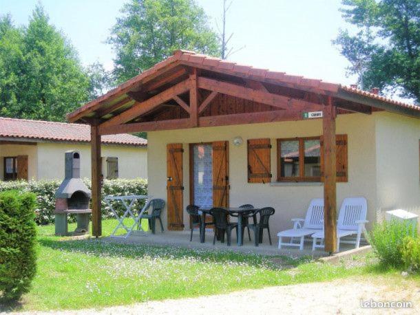 Camping Les Lacs De Courtes Otel Estang Dış mekan fotoğraf