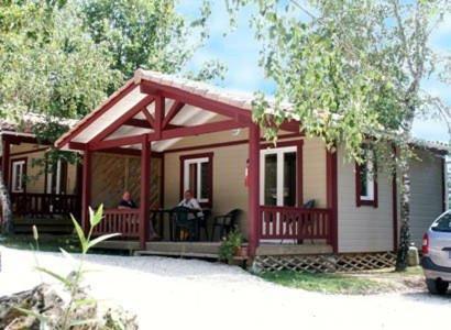 Camping Les Lacs De Courtes Otel Estang Dış mekan fotoğraf