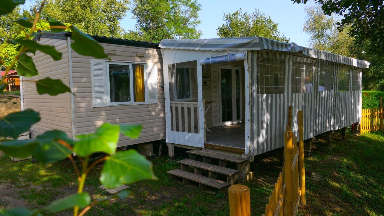 Camping Les Lacs De Courtes Otel Estang Dış mekan fotoğraf