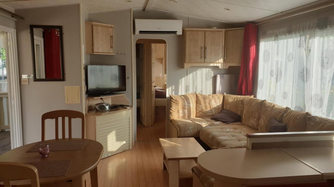 Camping Les Lacs De Courtes Otel Estang Dış mekan fotoğraf
