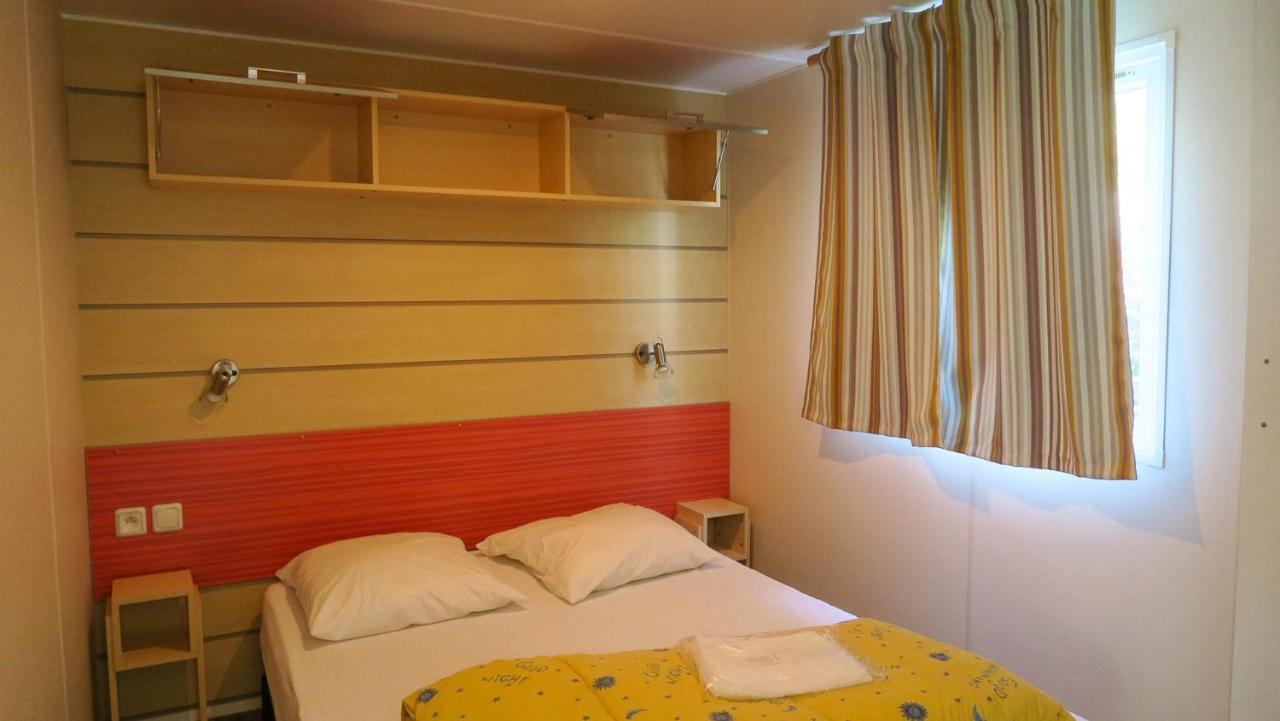 Camping Les Lacs De Courtes Otel Estang Dış mekan fotoğraf