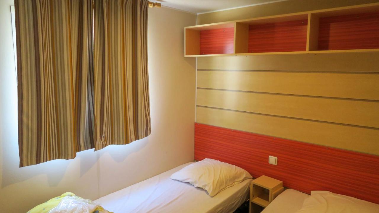 Camping Les Lacs De Courtes Otel Estang Dış mekan fotoğraf