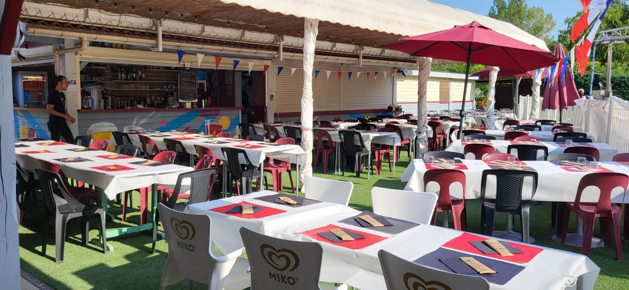 Camping Les Lacs De Courtes Otel Estang Dış mekan fotoğraf