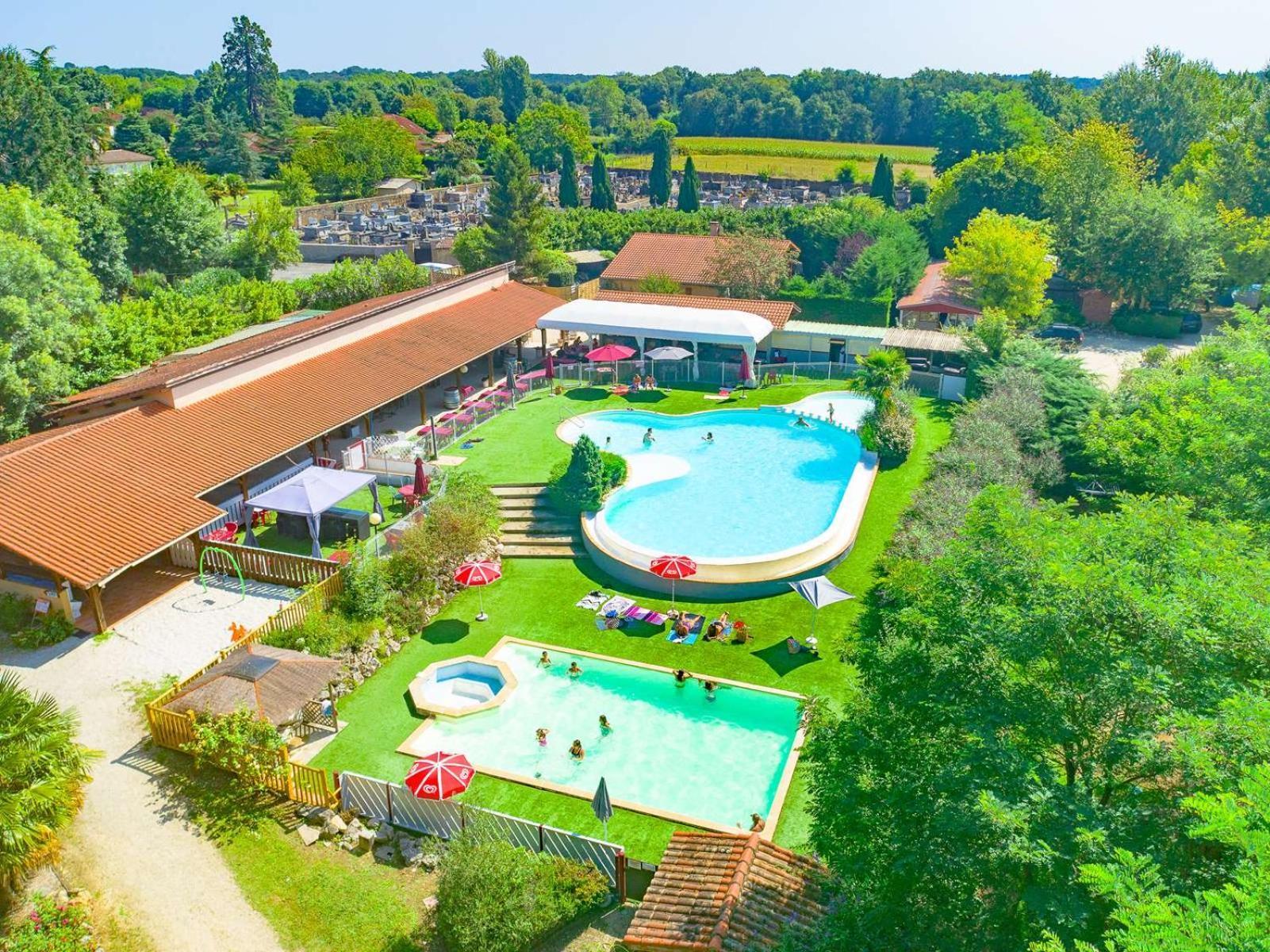 Camping Les Lacs De Courtes Otel Estang Dış mekan fotoğraf